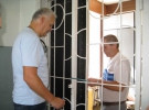 Охранник впускает только городского депутата