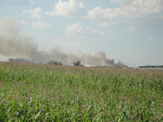 Майже добу палало міське сміттєзвалище