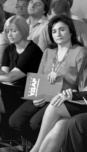 ”Нунсівка” Ірина Геращенко (ліворуч) та письменниця Марія Матіос на з’їзді партії ”Удар”, який їх висунув кандидатами в народні депутати. 1 серпня