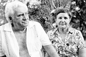 ”Бачиш оту? Вона буде моя”, — сказав Жоржі Амаду приятелеві, коли 1945-го вперше побачив Зелію Ґаттаї на Першому конгресі письменників у бразильському Сан-Паулу. Той розреготався — ця жінка не з легковажних, до того ж заміжня. З намірів Жоржі одружитися насміхалися всі його друзі. Але той добився свого — Зелія розлучилася й перебралася до нього. Вони прожили разом 56 років — до його смерті