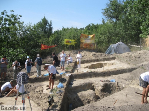 Первую за 20 лет экспедицию организовали Вышгородский историко-культурный заповедник, центр культуры и истории "Парк Киевская Русь" и институт археологии Национальной академии наук Украины