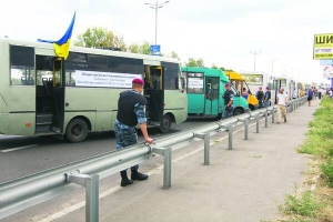 Шість годин простояли минулої п’ятниці порожні маршрутки на столичній Великій Окружній дорозі. Того дня водії з 20 підприємств-перевізників хотіли провести акцію протесту в центрі міста, але їх не пустила міліція