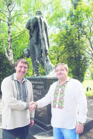 Голова наглядової ради ”Спілки Спасіння Села” Тарас Кутовий (ліворуч) і правозахисник із Лохвиці Олександр Панченко