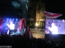 Белорусы привезли с собой красно-белый флаг, который использует оппозиция