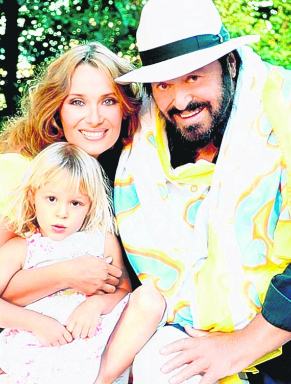 Лучано Паваротті зі своєю другою дружиною Ніколеттою та донькою Аліче