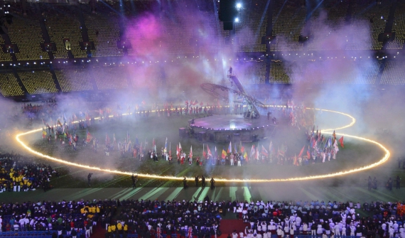 Постановник шоу-закриття Кім Гевін вклав у церемонію відразу декілька символів