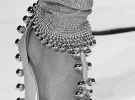 Французький модельєр Діана фон Фюрстенберґ лінію взуття прикрасила коштовним камінням