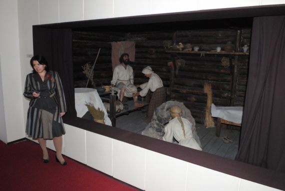 Сцена із давньої лазні, у якій українські знахарі лікували людей