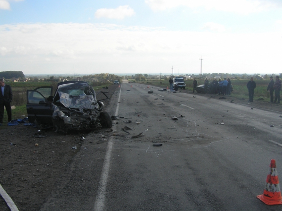 Іномарка виїхала на смугу зустрічного руху