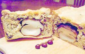 Білі гриби запікають у пирогах із бринзою та між дерунами. 
Також тушкують із шинкою
