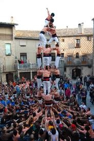 Народна забава - своєрідний спосіб єднання каталонської громади.