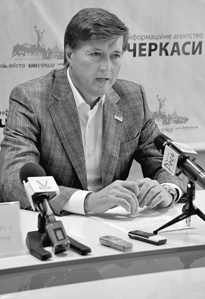 Народний депутат від Партіі регіонів Віктор Корж у Черкасах дав старт медичним програмам