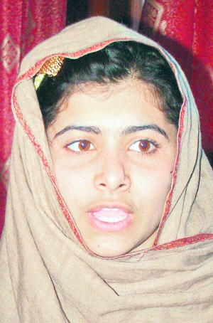 Малалу Юсафзай бойовик-таліб розстріляв у шкільному автобусі. Родина дівчини не сприйняла нових правил життя, які насаджують у їхньому місті радикальні ісламісти