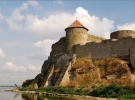 С севера крепостные стены почти вплотную подступают к Днестровского лимана
