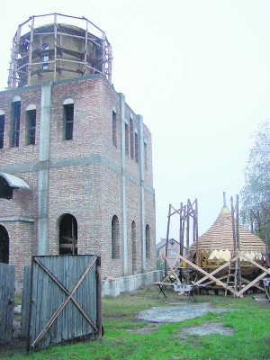 Свято-Варварівську церкву у Чорнобаї добудують завдяки Володимиру Зубику