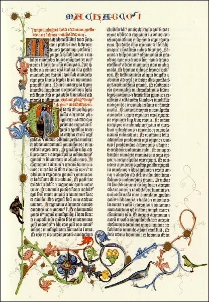 Сторінка з Ґутенберґової Біблії. Загалом він видрукував коло 200 її примірників: 165 на папері і 35 на пергамені 