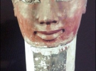 Після смерті цариці Хатшепсут її наступник та пасинок фараон Тутмос III наказав знищити всі її зображення. Ця маска — одне з уцілілих зображень правительки Стародавнього Єгипту 
