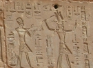 Рельєф із &quot;Червоного святилища&quot; в Карнаку, що зображає Хатшепсут поруч з Тутмосом III