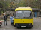 Підвезення виборців на дільницю в школі 142