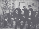 Фото основателей Академии искусств (М.Бойчук стоит первый справа, по центру сидит Михаил Грушевский)