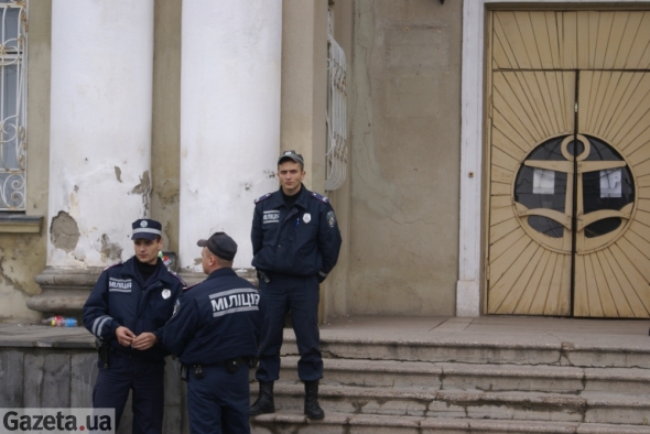 В суботу міліції біля суду майже немає