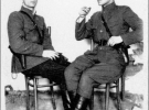 1-й зліва Степан Гуцуляк (Стьопа), другий чоловік невідомий 