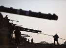 Израильские военные готовят танки у границы с Сектором Газа