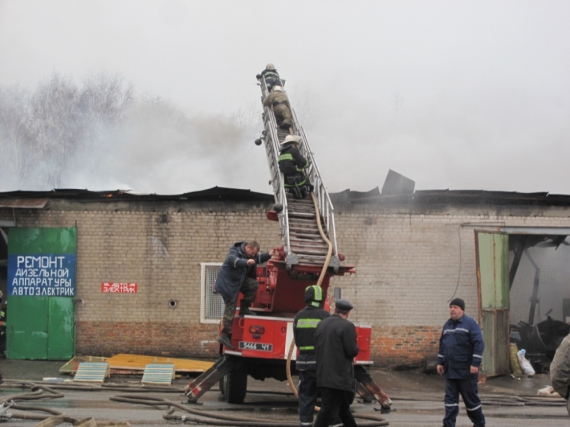 На місце пожежі прибуло 8 одиниць спецтехніки та 37 бійців МНС