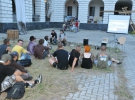 Посетители "Гостинной республики" в кинотеатре под открытым небом