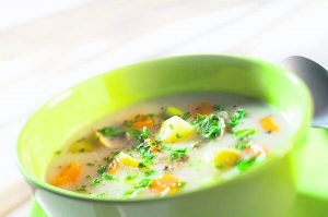Грибний суп заправляють юшкою з вершків та житнього борошна