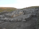 Фортеця Ак-Кая - класичний археологічний листковий пиріг: знизу булижники римського часу, а поверх - тесана кладка хазар