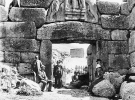 Генрих Шлиман и его партнер Вильгельм Дёпрфельд на раскопках в Микенах