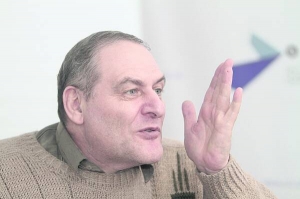 Правозахисник Євген Захаров: ”Прем’єром знову став Азаров, спікером призначили Рибака. Це — люди радянських часів, вони ще з того життя”
