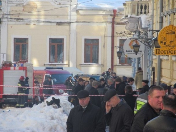 На місце виїжджали керівники прокуратури, УМВС та ГУ МНС в Чернівецькій області