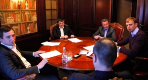 Сергій Курченко (крайній праворуч) на зустрічі з Мироном Маркевичем і керівництвом &quot;Металіста&quot;