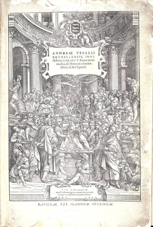 Титульна сторінка підручника з анатомії ”Будова людського тіла”, що вийшов 1543 року. Її автор — лікар і анатом Андреас Везалій — в основу книжки поклав лекції, які читав в університеті італійського міста Падуя. Прославився тим, що під час них препарував трупи. Цю сцену й винесли на обкладинку підручника. Везалій довів, що центром кровообігу є не печінка, як вважали досі, а серце