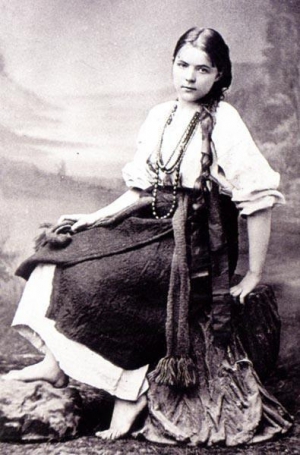 Марія Башкирцева в українському вбранні. 1876.
З книги Віти Сусак. "Українські митці Парижа". 1900-1939"