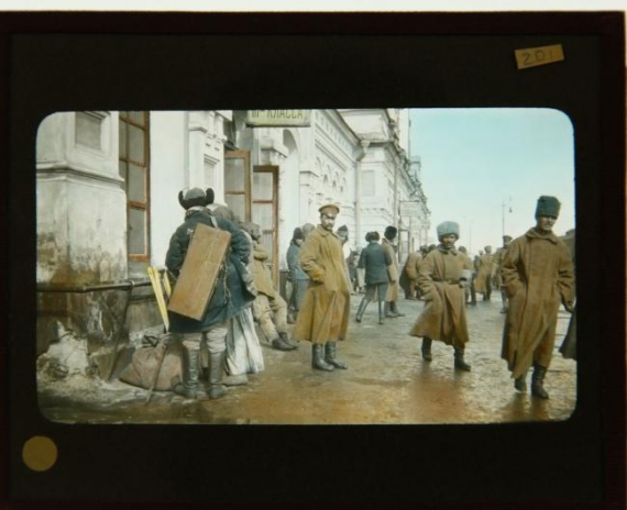 Солдати на залізничній станції в Омську