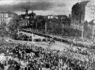 Провозглашения Акта Соединения украинских земель на Софийской площади в Киеве. 22 января 1919 Снято с колокольни Софийского собора