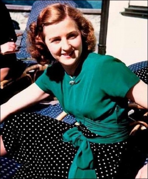 Когда Ева Браун познакомилась с Гитлером, ей было 17, ему — 40