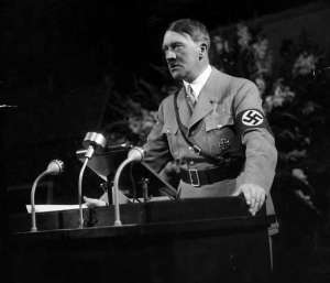 Адольф Гитлер родился в семье мелкого таможенного служащего в маленьком городке на севере Австрии