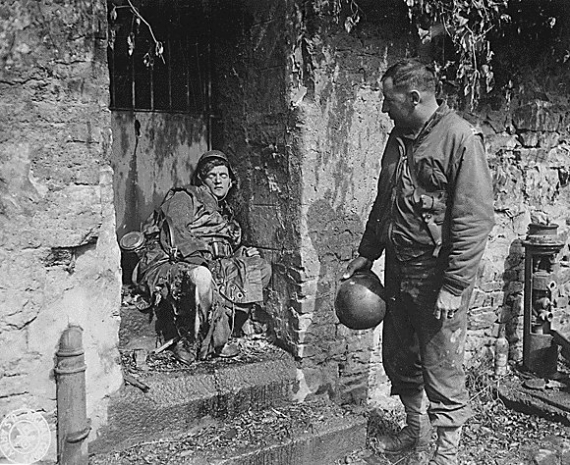 Союзники освобождают Шербур, Франция. 27 июня 1944 года
