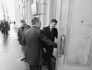 ”Регіонал” Борис Колесніков відкриває двері Комітетів Верховної Ради позафракційному Олегові Ляшку. 4 лютого вони йдуть на Погоджувальну раду