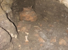 В пещере оставили не засыпанными несколько участков, на которых проводили раскопки