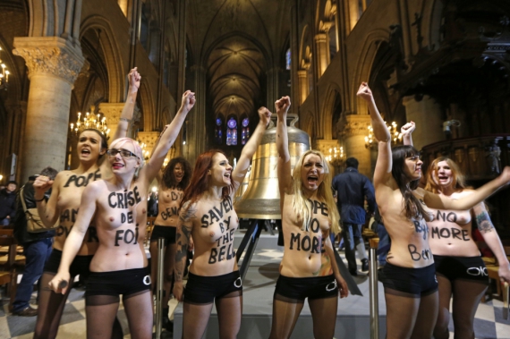 FEMEN устроили акцию в честь отречения Папой от престола