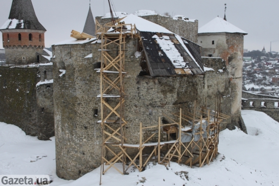 Так сегодня выглядит башня крепости, на ремонт которой якобы выделили более 3 млн грн