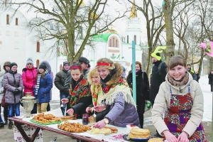 Студенти Чернігівського педагогічного університету імені Тараса Шевченка в найдавнішій частині міста, на Валу, відзначають Масницю 12 березня. По закінченні цього свята починається Великодній піст