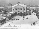 Вид на Контрактовую площадь прекрасный, фотограф передал праздничную суету киевских Контрактов