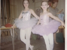 Квітка Цісик (ліворуч) в дитинстві займалася у школі балету