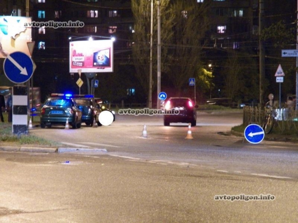На улице Зои Гайдай патрульный автомобыль сбил человека